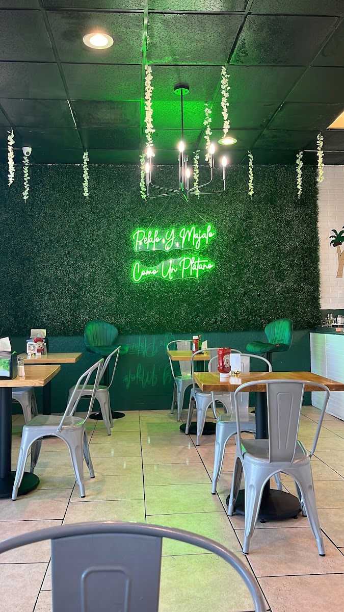 Platano King Restaurant & Grill